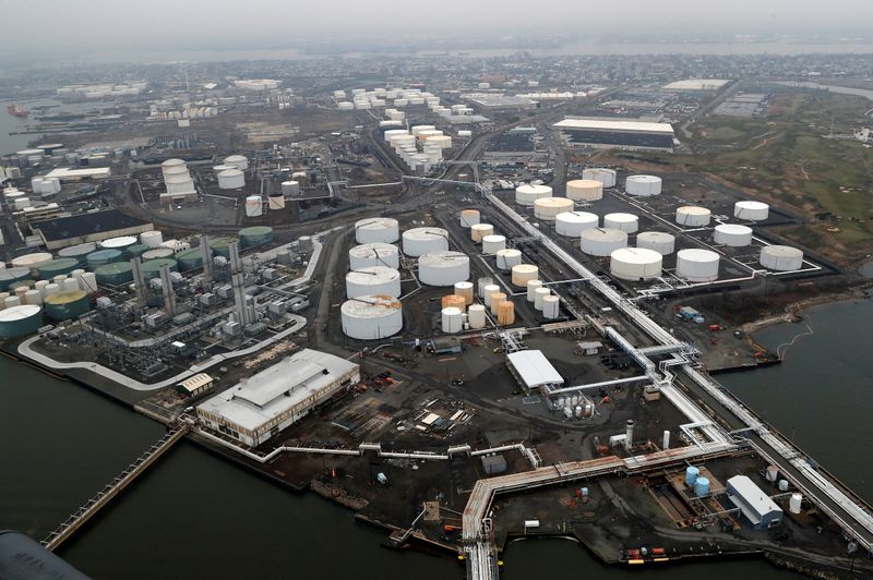 &copy; Reuters. General view of oil tanks and the Bayway Refinery of Phillips 66 in Linden