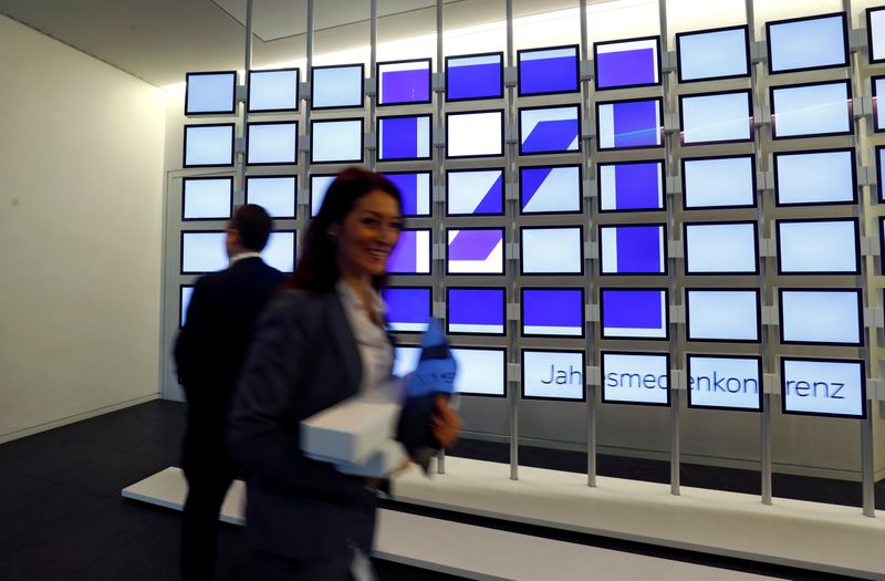 © Reuters. DEUTSCHE BANK RENOUE AVEC LES BÉNÉFICES EN 2020