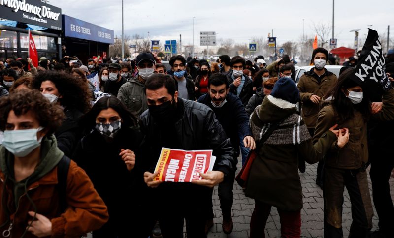 © Reuters. تركيا ترفض الانتقادات الدولية لأسلوب تعاملها مع احتجاجات جامعية