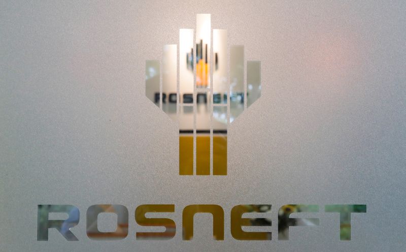&copy; Reuters. The logo of Russia&apos;s oil company Rosneft is pictured at the Rosneft Vietnam office in Ho Chi Minh City