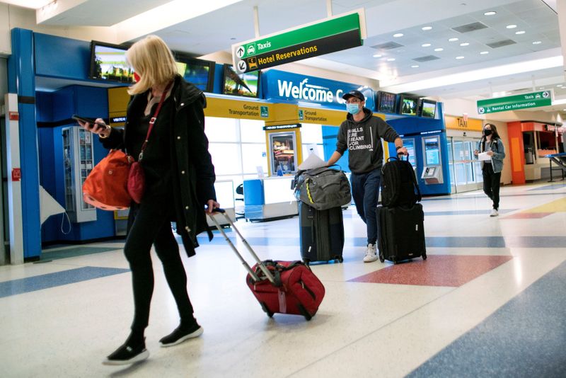 &copy; Reuters. FILE PHOTO: British Airways will screen JFK-bound passengers for coronavirus, New York governor says