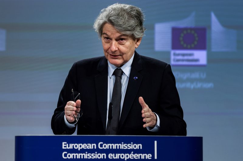 © Reuters. THIERRY BRETON CHARGÉ D'AMÉLIORER LA PRODUCTION DE VACCINS DANS L'UE