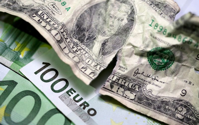 © Reuters. FILE PHOTO: U.S. dollar and euro banknotes are seen in this picture illustration