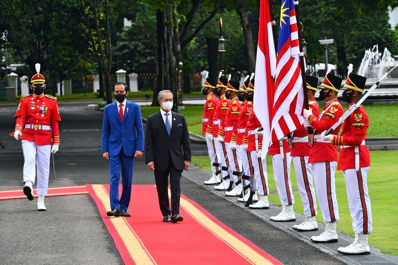 © Reuters. Malaysian Prime Minister Muhyiddin Yassin meets Indonesian President Joko Widodo in Jakarta