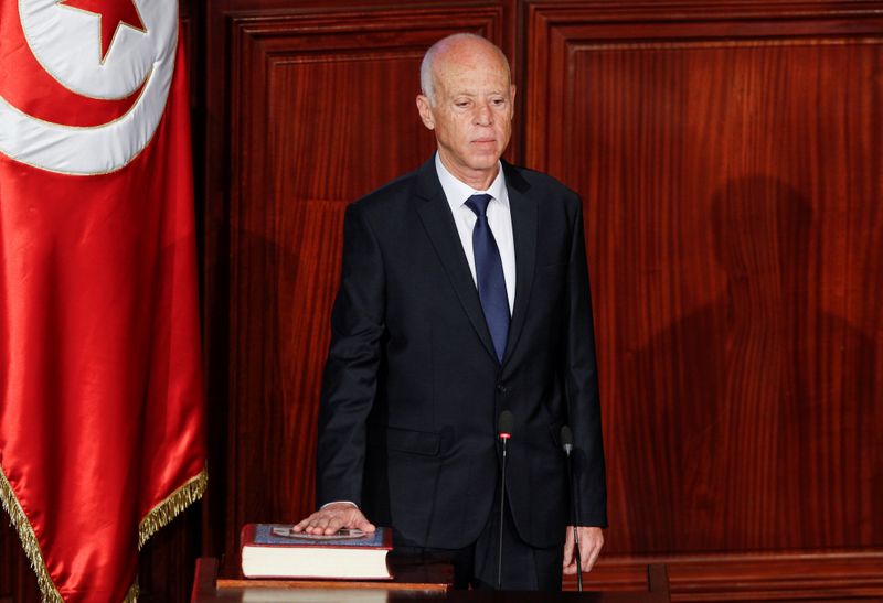 &copy; Reuters. اتحاد الشغل التونسي يدعو وزراء مقترحين للانسحاب لإنهاء الأزمة السياسية