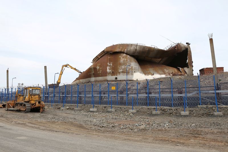 &copy; Reuters. A view shows the TPP-3 power plant during works for the demolition of the fuel tank which collapsed on May 29, resulting in a spill of diesel fuel, in Norilsk