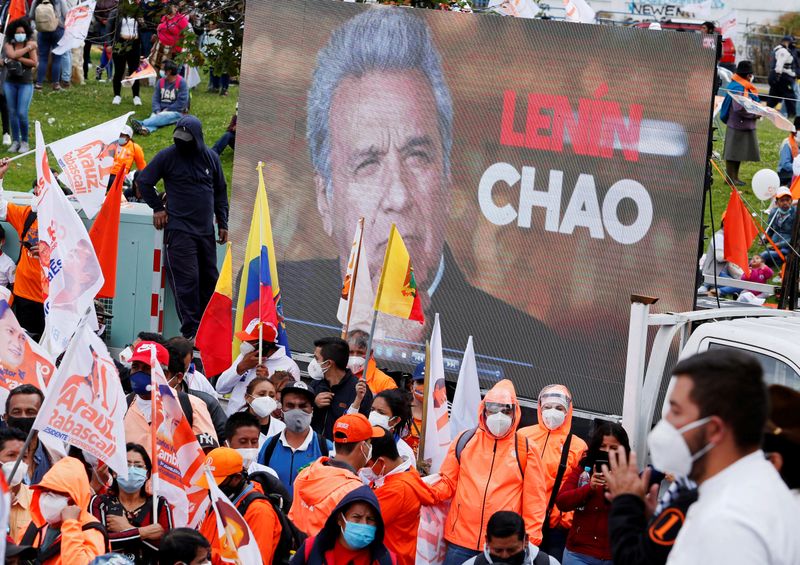 &copy; Reuters. Apoiadores do candidato a presidente no Equador Andrés Arauz se reúnem em Quito