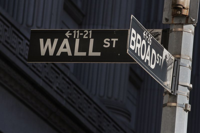 © Reuters. WALL STREET TERMINE EN HAUSSE