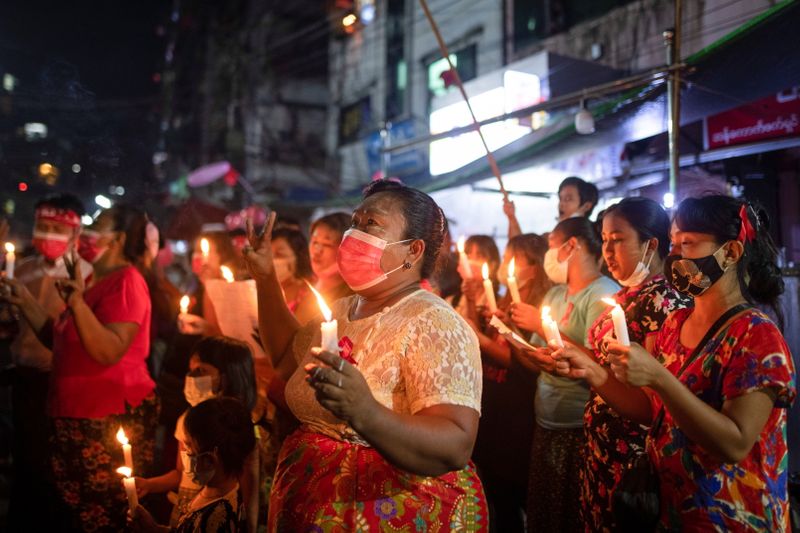 &copy; Reuters. مئات ينضمون لاحتجاج ضد الانقلاب في كبرى مدن ميانمار