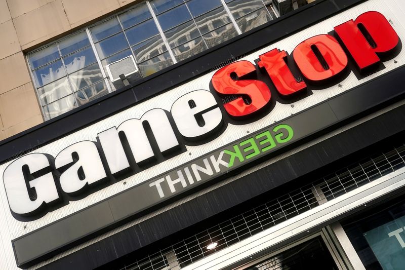 © Reuters. FILE PHOTO: A GameStop store is pictured in New York