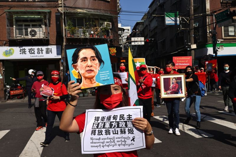 &copy; Reuters. بورميون من أصول صينية يحتجون في تايوان على انقلاب ميانمار
