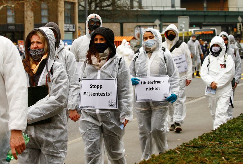 &copy; Reuters. Protest amid COVID-19 pandemic in Zug