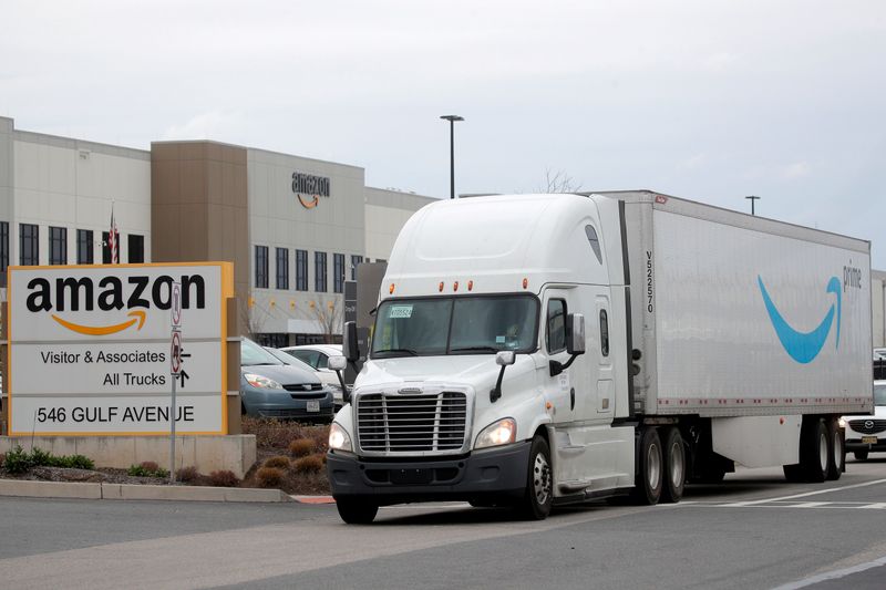&copy; Reuters. FILE PHOTO: Amazon&apos;s JFK8 distribution center in Staten Island, New York City