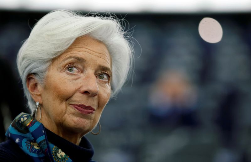 © Reuters. REPRISE ÉCONOMIQUE ATTENDUE POUR MI-2021 DANS LA ZONE EURO, DIT LAGARDE