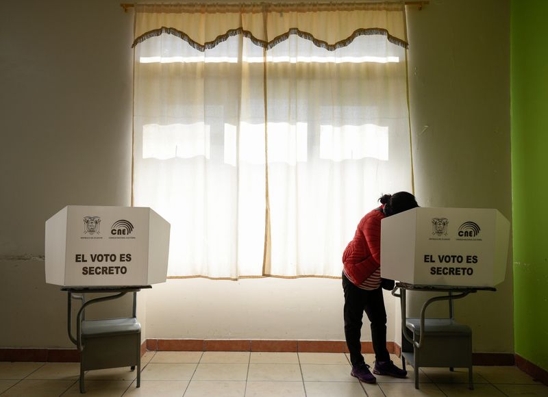 &copy; Reuters. الناخبون في الإكوادور يختارون رئيسا جديدا