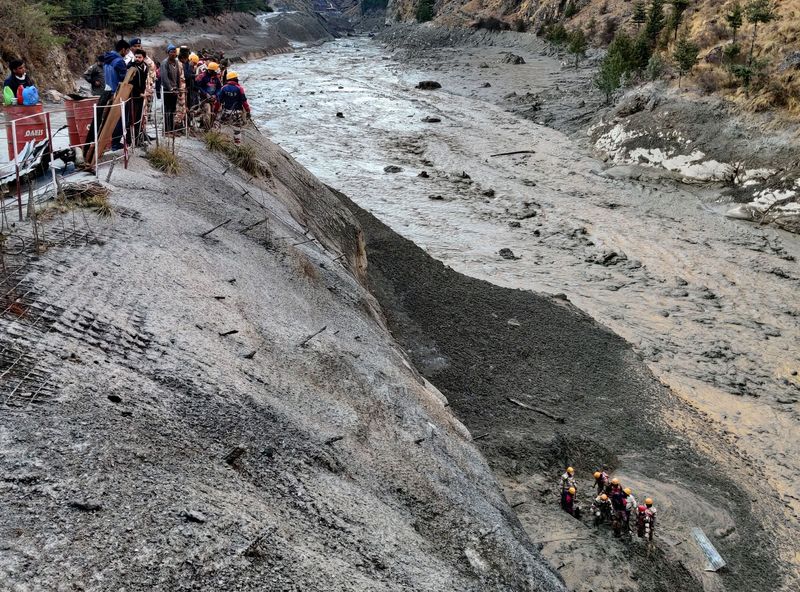 &copy; Reuters. ヒマラヤ氷河崩壊で大洪水、12人死亡確認・170人不明　インド