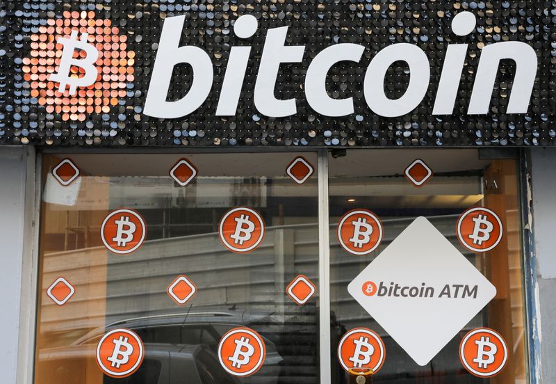 &copy; Reuters. FILE PHOTO: A Bitcoin digital currency ATM shop is seen in Marseille