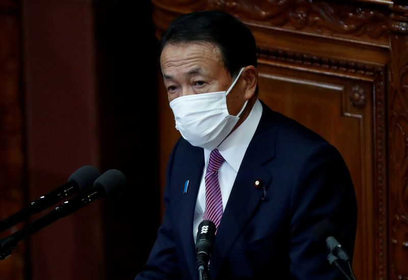 &copy; Reuters. FILE PHOTO: Japan&apos;s key economic ministers deliver policy speeches at start of parliament sessions