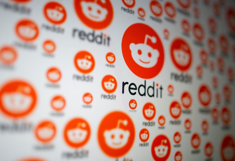 &copy; Reuters. FILE PHOTO: Reddit logos are seen displayed in this illustration