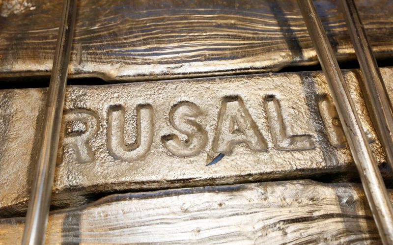 &copy; Reuters. Aluminium ingots are seen stored at the foundry shop of the Rusal Krasnoyarsk aluminium smelter in Krasnoyarsk