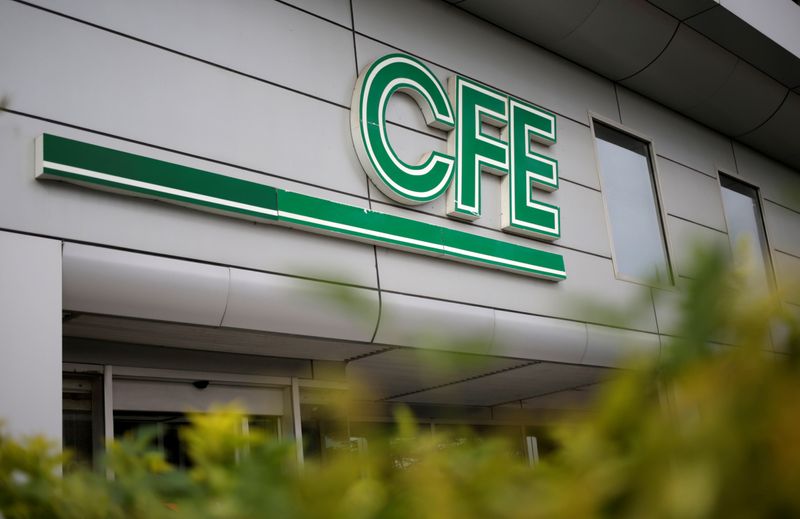 &copy; Reuters. FILE PHOTO: The logo of Mexico&apos;s state-run electricity utility known as the Federal Electricity Commission is seen at its building office in Monterrey