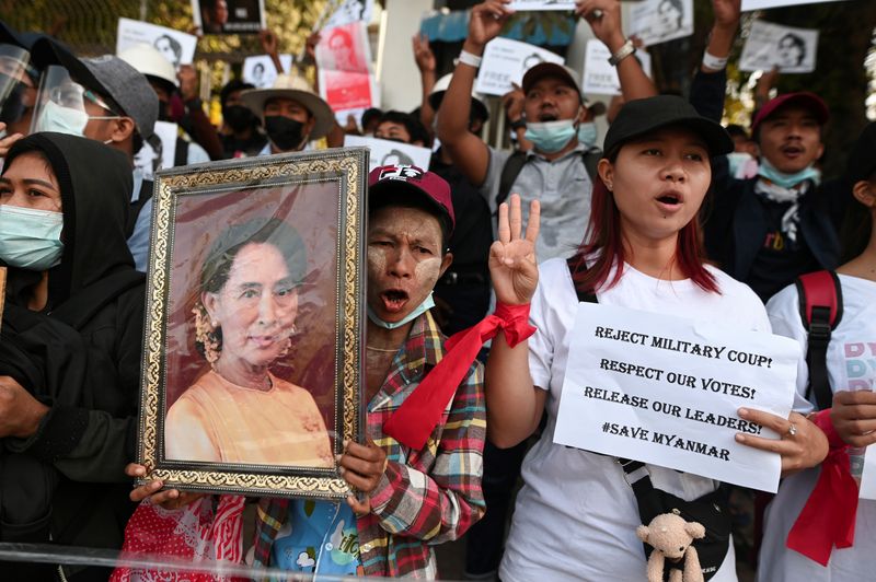 &copy; Reuters. FILE PHOTO: Rally against military coup in Yangon