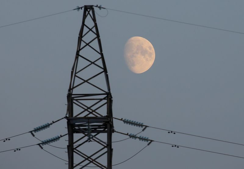 &copy; Reuters. Linha de transmissão de energia