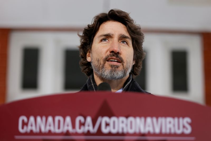 © Reuters. FILE PHOTO: Canada's Prime Minister Justin Trudeau attends a news conference in Ottawa