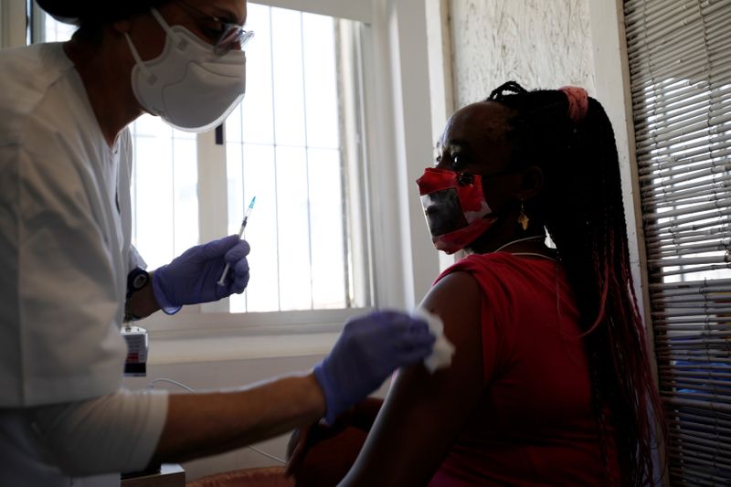&copy; Reuters. イスラエル、過去1カ月のコロナ死者の97％超がワクチン未接種