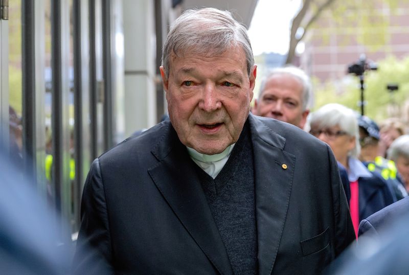 &copy; Reuters. FILE PHOTO - Vatican Treasurer Cardinal George Pell is surrounded by Australian police as he leaves the Melbourne Magistrates Court in Australia