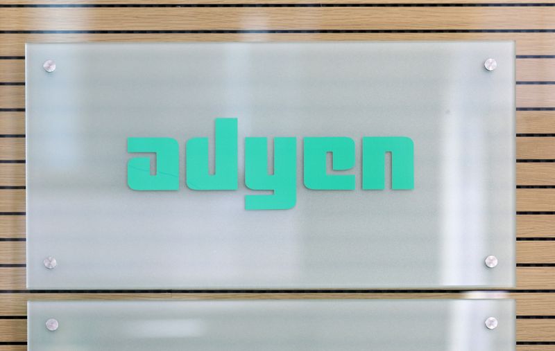 &copy; Reuters. The Adyen logo is seen at the reception desk of the company&apos;s headquarters in Amsterdam