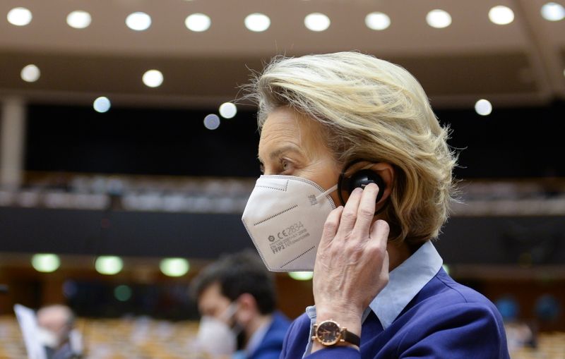 &copy; Reuters. Presidente da Comissão Europeia, Ursula von der Leyen, debate estratégia de vacinação contra Covid-19 em Bruxelas