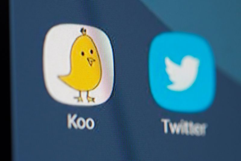 © Reuters. Twitter and Koo app logos are seen on smartphone in this illustration taken