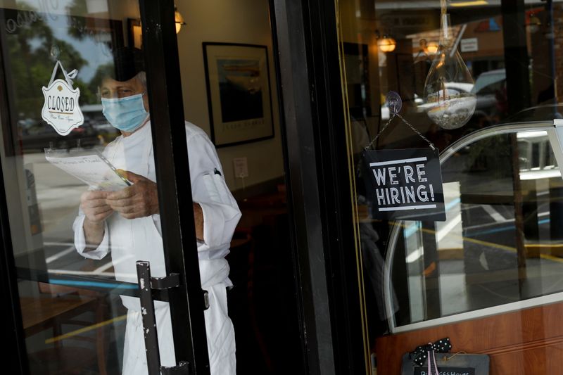 © Reuters. FILE PHOTO: Miami-Dade County eases some of the lockdown measures put in place during the coronavirus disease outbreak