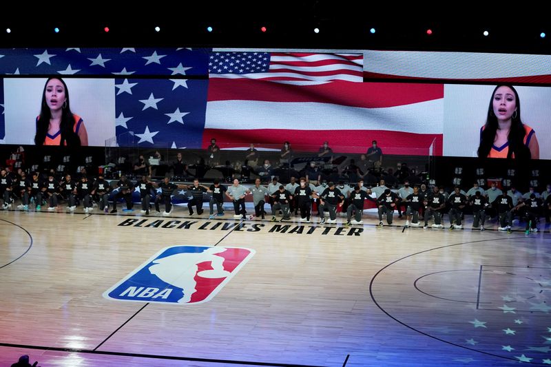 &copy; Reuters. FILE PHOTO: NBA: Dallas Mavericks At Phoenix Suns