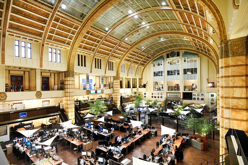 &copy; Reuters. FILE PHOTO: Overview of Amsterdam&apos;s stock exchange interior as Prosus begins trading on the Euronext stock exchange in Amsterdam