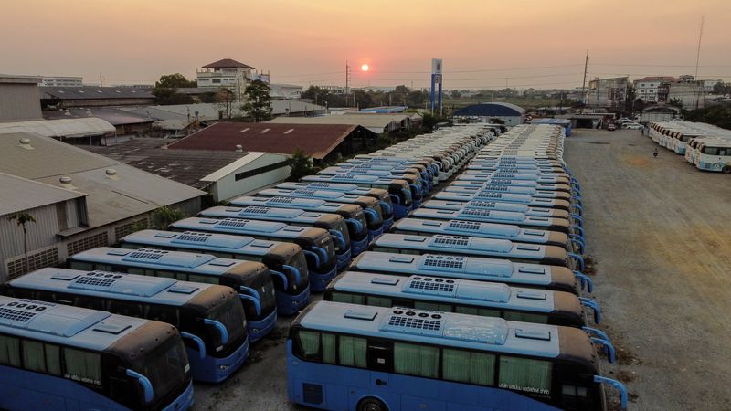 &copy; Reuters. FILE PHOTO: Buses that used to transport Chinese tourists around Thailand are seen idle due to travel bans and border closures from the global coronavirus disease (COVID-19) outbreak in a parking lot near Suvarnabhumi airport in Bangkok, Thailand