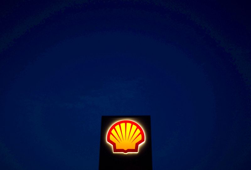 With oil past peak, Shell vows to eliminate carbon by 2050