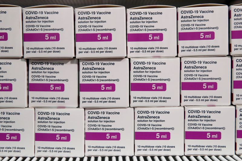 &copy; Reuters. Caixas da vacina contra Covid-19 da AstraZeneca em hospital de Suresnes, perto de Paris