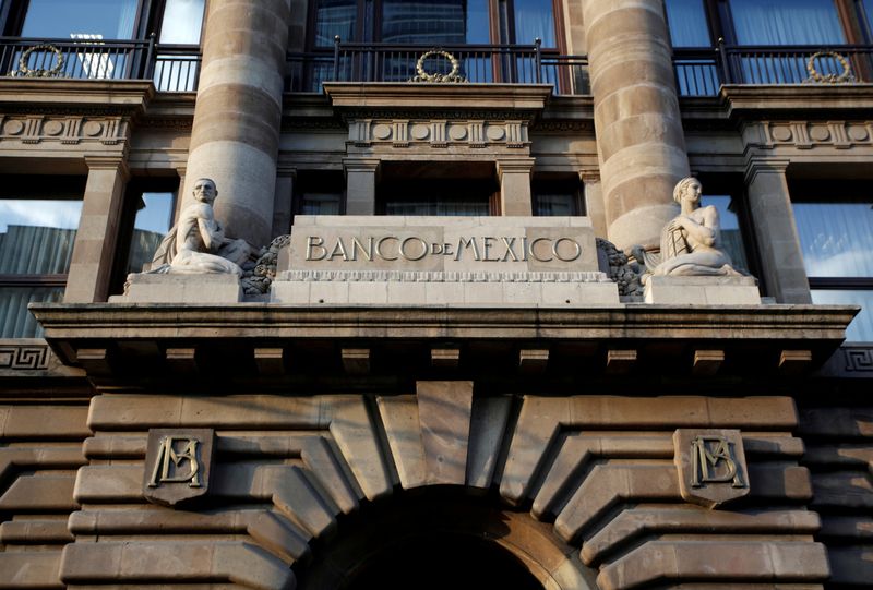 © Reuters. Fachada de edifício do banco central mexicano, na Cidade do México