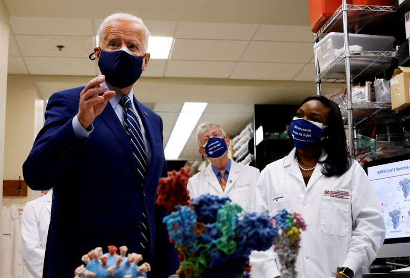 &copy; Reuters. U.S. President Joe Biden visits the National Institutes of Health (NIH) in Bethesda, Maryland