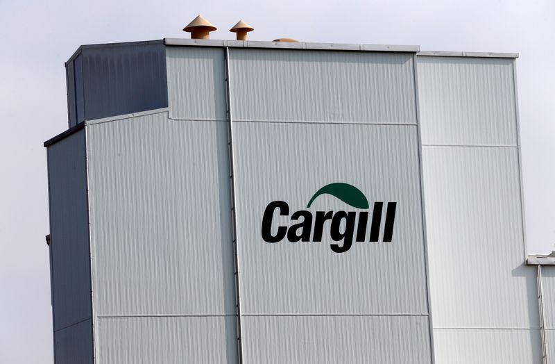 © Reuters. Logo da Cargill em fábrica da empresa em Lucens, Suíça