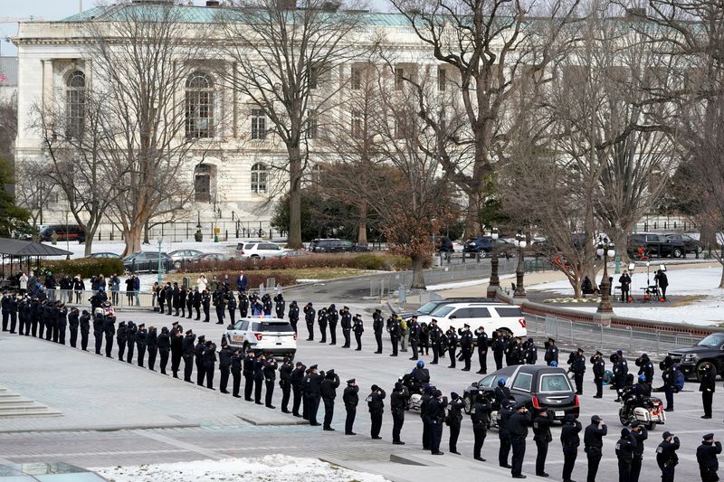 &copy; Reuters. FILE PHOTO: U.S. Capitol Police officer Brian D. Sicknick lies in honor, in Washington