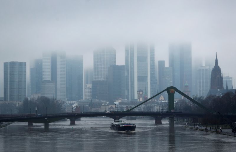 &copy; Reuters. FILE PHOTO: The spread of COVID-19 continues during extended lockdown in Frankfurt