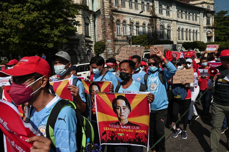 &copy; Reuters. استمرار الاحتجاجات على انقلاب ميانمار وإصابة ثلاثة في اشتباك مع الشرطة