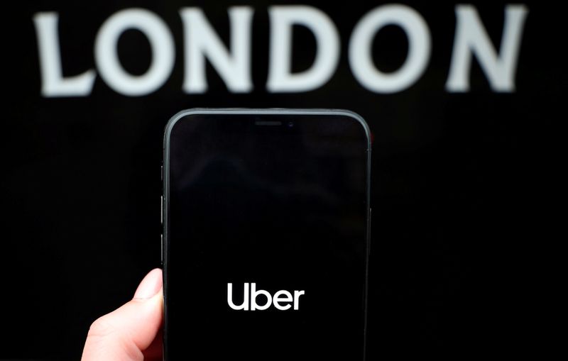 © Reuters. FILE PHOTO: The Uber logo is displayed on a mobile phone in this picture illustration
