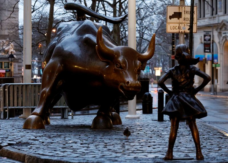 &copy; Reuters. FILE PHOTO: A statue of a girl facing the Wall St. Bull is seen in the financial district in New York