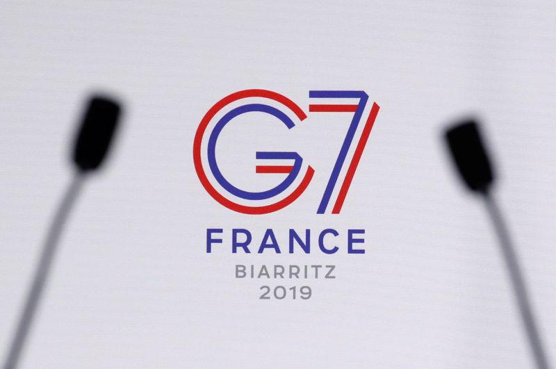 &copy; Reuters. Il logo del G7 durante il summit del 2019 a Biarritz