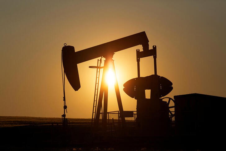 &copy; Reuters. 原油先物2％超上昇、週間でも大幅高　米刺激策期待で