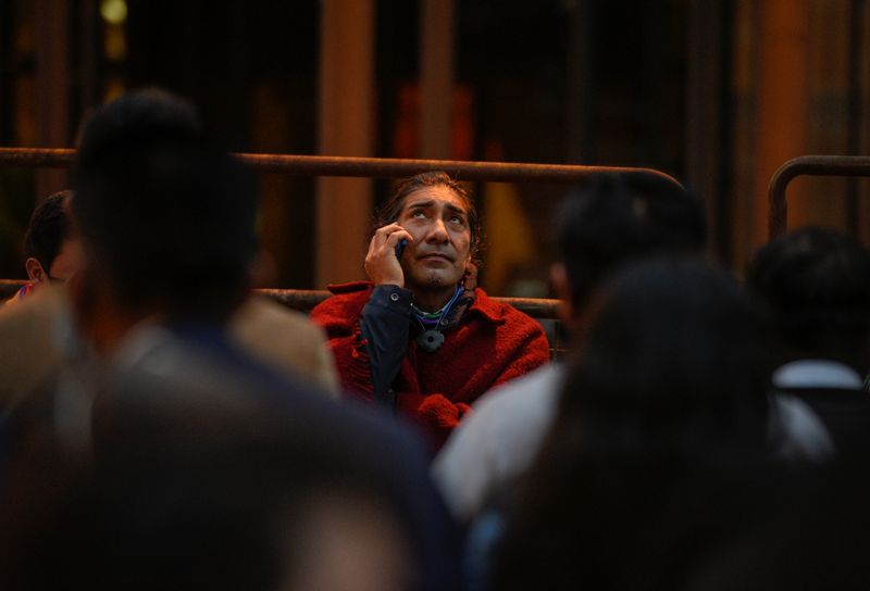 &copy; Reuters. FOTO DE ARCHIVO. El candidato a la presidencia de Ecuador, Yaku Pérez, habla por teléfono móvil a la salida de un hotel, en Quito, Ecuador.